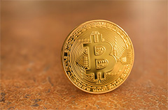 如果在十年前投資了1000美元比特幣，2025年會值多少？