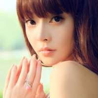 唯美漂亮女生头像 透过阳光看缝隙中的爱