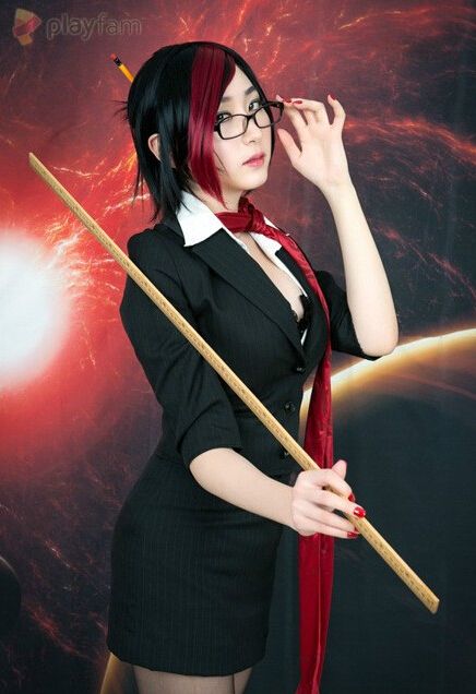 高度还原缪斯女神娑娜         lol史上最美九尾妖狐cos 长腿深沟迷死