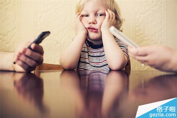 餐桌使用手机规范:聚餐时何时适合看手机?