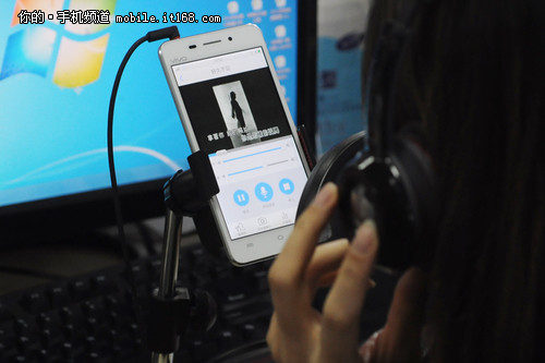 vivo X5評測：手機真能玩K歌？