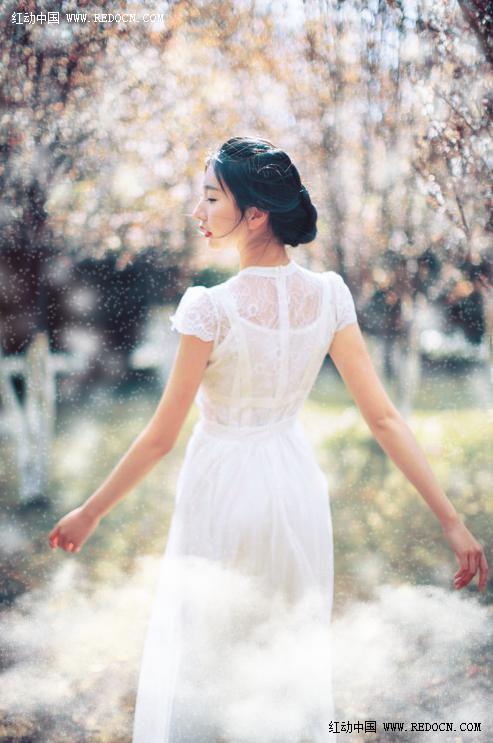 PS調(diào)色教程:為婚紗照調(diào)出純白雪景效果圖