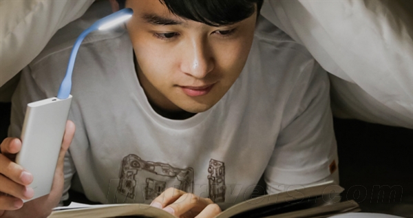 小米9.9mm超薄移动电源解析:还能这么用