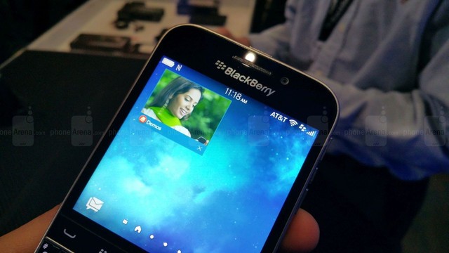 黑莓Classic屏幕尺寸3.5英寸,可以进行触摸操控