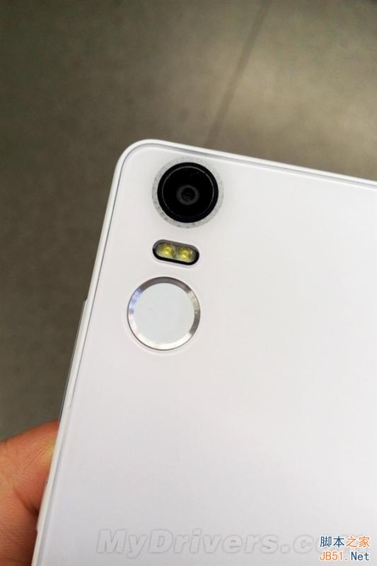 YunOS大动作:马云自拍神秘新机要来