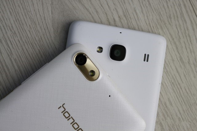 尖Phone:熱機交鋒 榮耀暢玩4C對比紅米2 