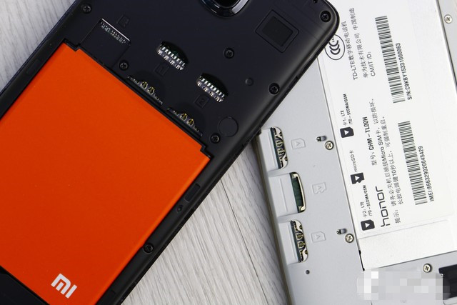 尖Phone:熱機交鋒 榮耀暢玩4C對比紅米2 