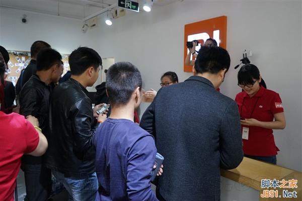 直擊小米Note頂配版線下首發(fā)：米粉真拼了！