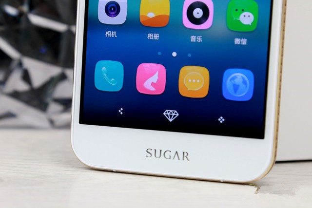 SUGAR2手機(jī)評(píng)測(cè)：136顆寶石鑲嵌 美極了 