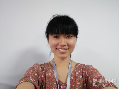 手機(jī)與卡片機(jī)結(jié)合體 聯(lián)想VIBE Shot評測 