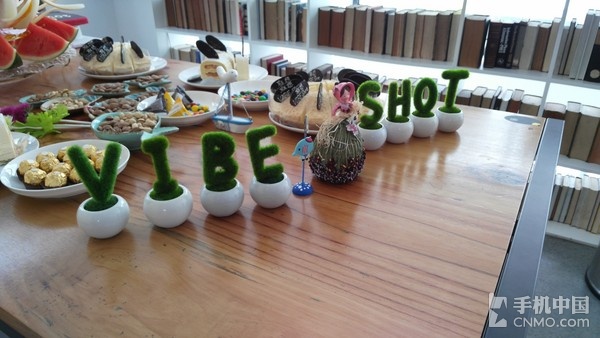 手機與卡片機結(jié)合體 聯(lián)想VIBE Shot評測 