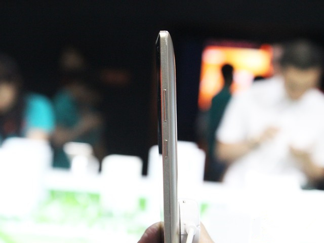 拼拍照立指紋 2400萬像素金立E8上手體驗(yàn)  