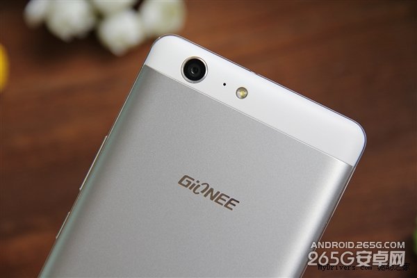 6020毫安!金立M5图赏:全球第一电量手机