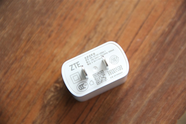 999元中興威武3圖賞:金屬機身/指紋識別