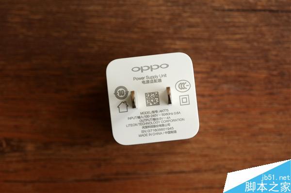 更喜歡哪個(gè)？金色/玫瑰金OPPO R9對(duì)比圖賞