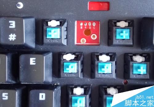 机械键盘更换背光LED与机械轴的方法