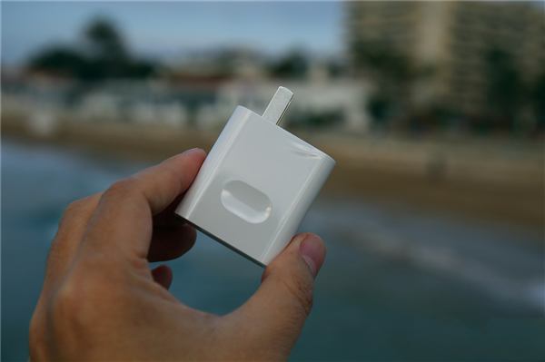 華為P10鉆雕藍(lán)版本開箱圖賞：這顏色夠靚！