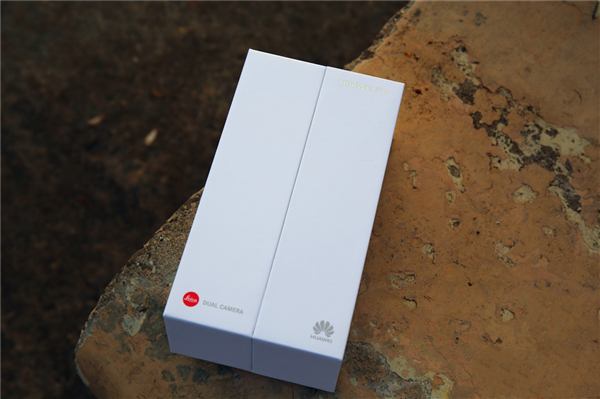 華為P10鉆雕藍(lán)版本開箱圖賞：這顏色夠靚！