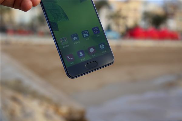 華為P10鉆雕藍(lán)版本開箱圖賞：這顏色夠靚！
