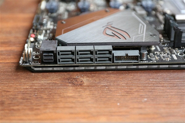 AMD Ryzen ThreadRipper 1950X配什么显卡和主板好？
