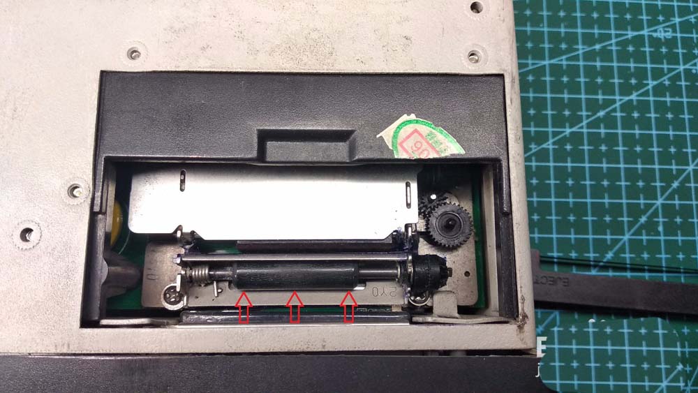 爱普生m150ii打印机不进纸怎么更换走纸轮?