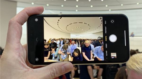 iPhone11值得購(gòu)買(mǎi)嗎？iPhone11拍照配置續(xù)航全方位深度評(píng)測(cè)