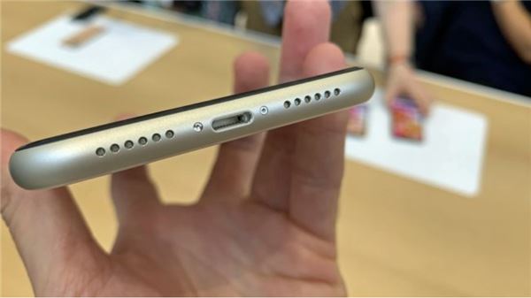 iPhone11值得購(gòu)買(mǎi)嗎？iPhone11拍照配置續(xù)航全方位深度評(píng)測(cè)