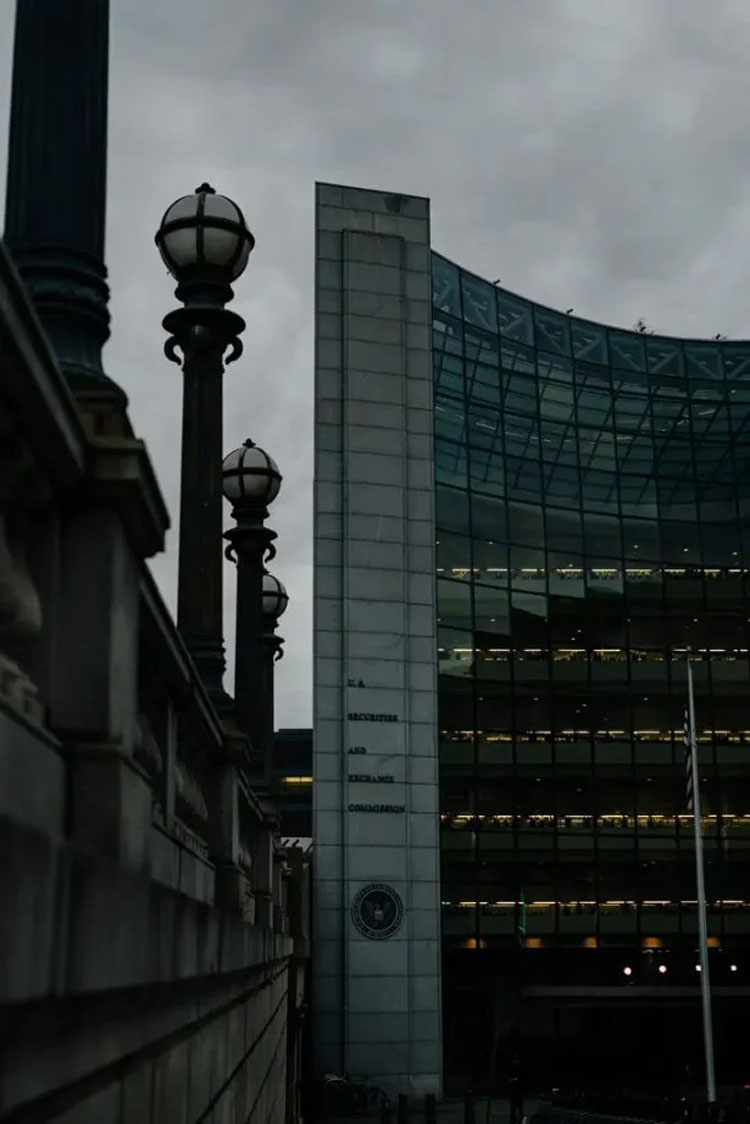 特朗普挺加密:狂欢还是危机?