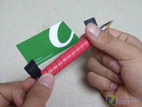 既简单又实用 轻松将您的SATA线变美观 既简单又实用 轻松将您的SATA线变美观