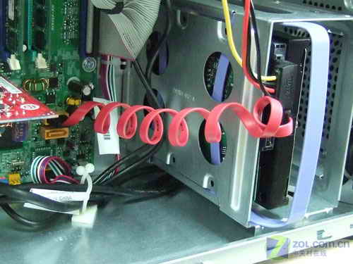 既简单又实用 轻松将您的SATA线变美观 既简单又实用 轻松将您的SATA线变美观