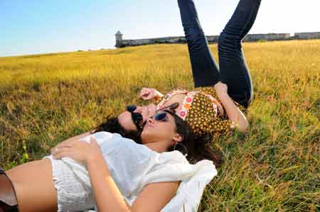 Photoshop调出外景人物图片柔美的紫红色