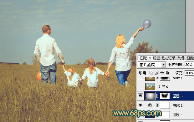 Photoshop下将草地人物图片调成柔美的暗调橙红色