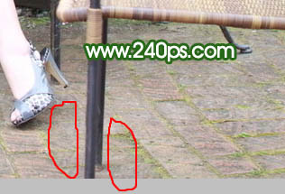 Photoshop快速去掉人物前面礙眼的椅子實例教程