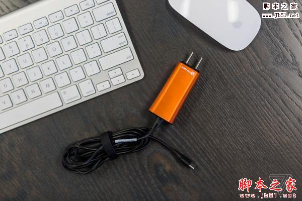 FINsix笔记本电源附带USB-C接口 小巧但缺点也不少