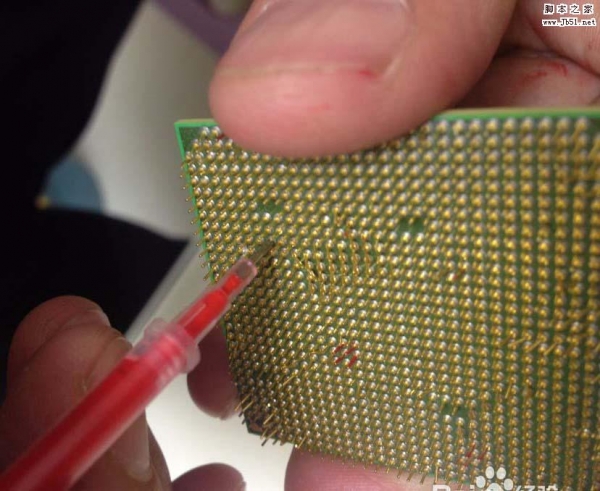 cpu针脚弯了怎么办? cpu针脚掰直的技巧