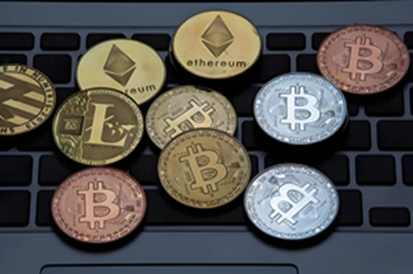 特朗 普点燃市场！比特币攀高9.5万、以太坊突破2400美元 XRP、SOL和ADA涨幅惊人