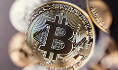为什么交易加密货币都是用现货交易，而不是用闪兑？哪个划算？