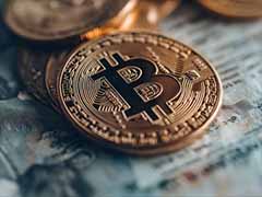 MSTR深度解析：mNAV 跌破 1 后，比特币财库模式还能持续吗？