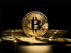 BTC 与 XRP 投资对比：收益、波动与风险差异解析