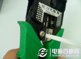 电话线裁剪成我们需要的长度