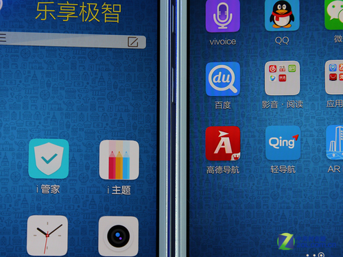 vivo Xshot与Xplay 3S都采用了尺寸极为相似的窄边框设计，屏幕对于前面板的高利用程度可见一斑