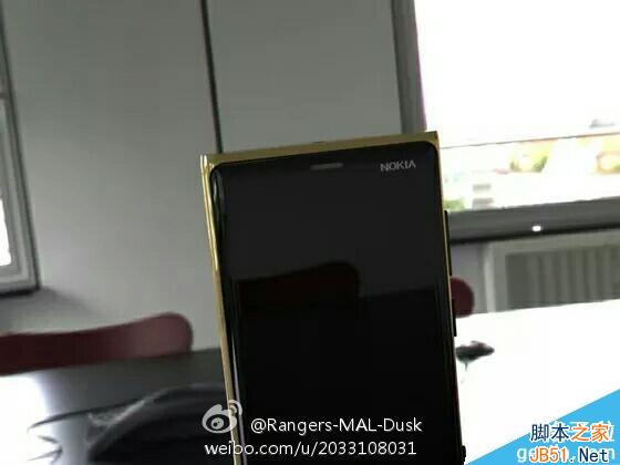 土豪金版Lumia 920曝光：亮瞎眼