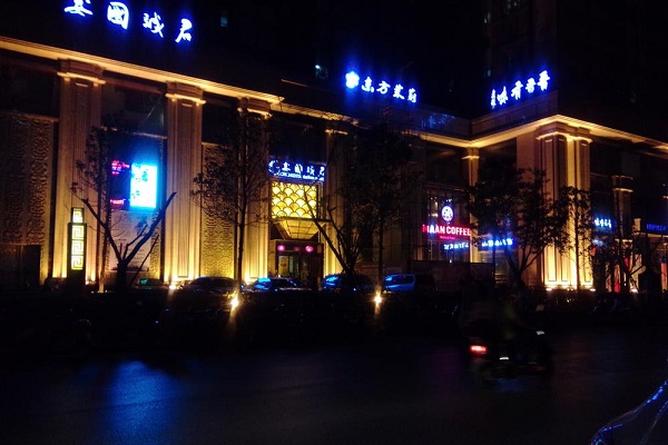 图为OPPO N1夜间拍照样张