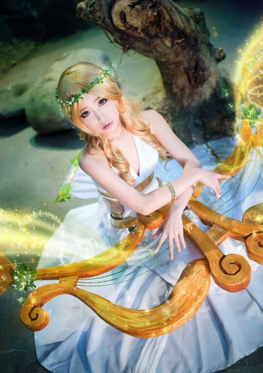 lol猫惊艳金发琴瑟cos 高度还原缪斯女神娑娜
