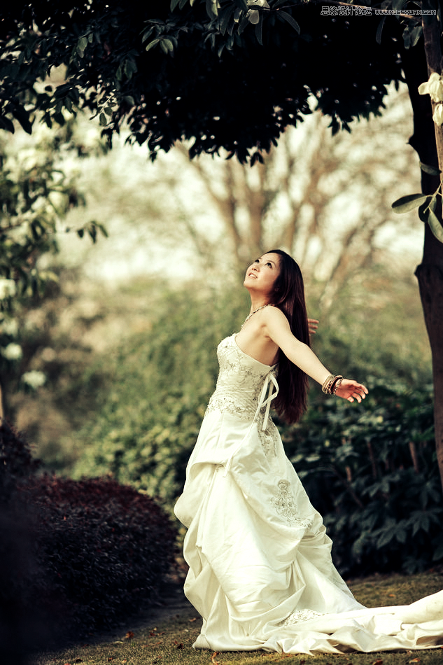 Photoshop调出外景婚纱照怀旧复古效果图