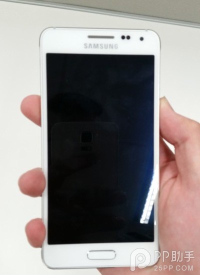 三星S5与iPhone5合体 Galaxy Alpha真机图曝光