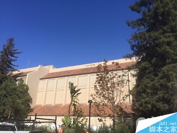 iPhone6苹果发布会现场照片 白色建筑太美