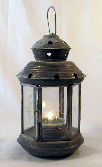 PS合成深夜里坐在干枯荒地里的裸体独思女孩照片