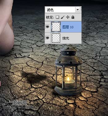 PS合成深夜里坐在干枯荒地里的裸体独思女孩照片