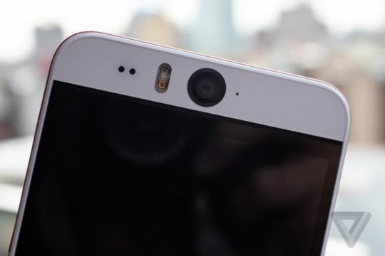 能否成为新一代自拍王？HTC Desire Eye上手